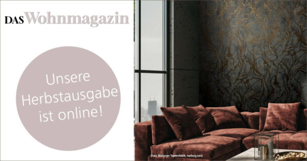 Online-Magazin Herbst mit brauner Couch und toller Tapete